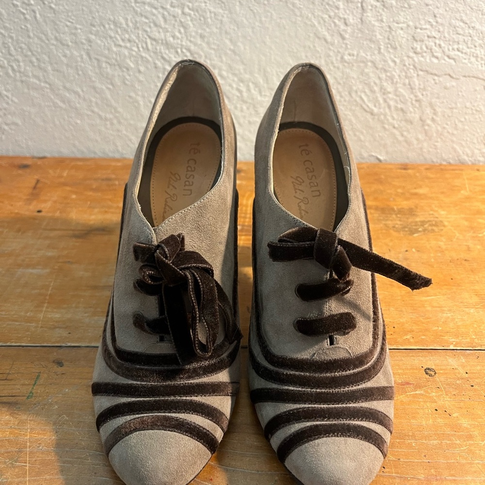 Te Casan Cream and Brown Heeled Oxfords with Retro Stripes